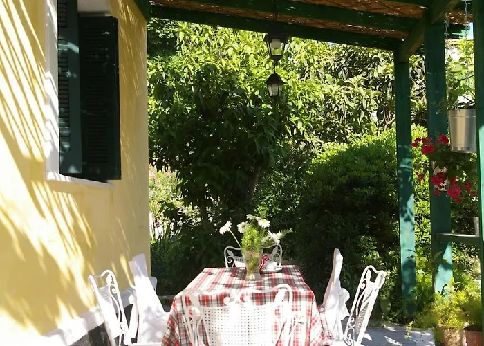 Garden House In Corfu Casa de Férias